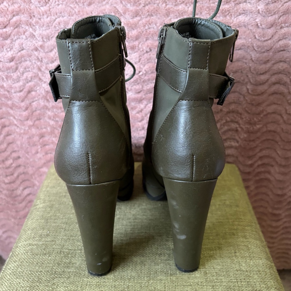 🎉HP🎉 Stylish Olive Green Lace-Up “School Girl” Ankle Boots - Picture 6 of 10